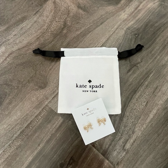 Kate Spade Whale 🐳 Tail Earrings - Picture 5 of 9